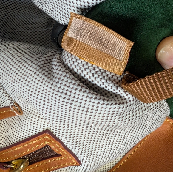 Dooney & Bourke Florentine Zip Barlow - Picture 11 of 12